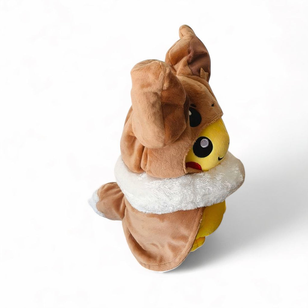 Gosedjur Pokémon Pikachu utklädd till Eevee