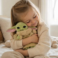 Gosedjur Baby Yoda 20 cm med beige mantel