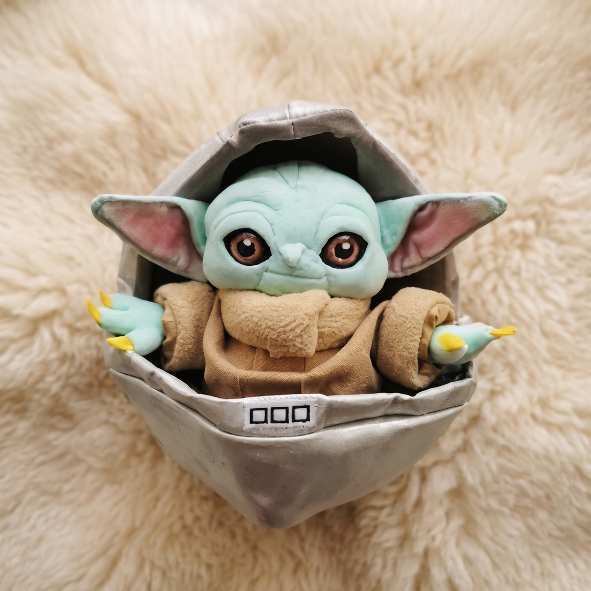 Gosedjur Baby Yoda i vagga 23 cm
