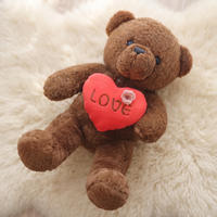 Gosedjur nallebjörn alla hjärtans dag med Love-hjärta brun