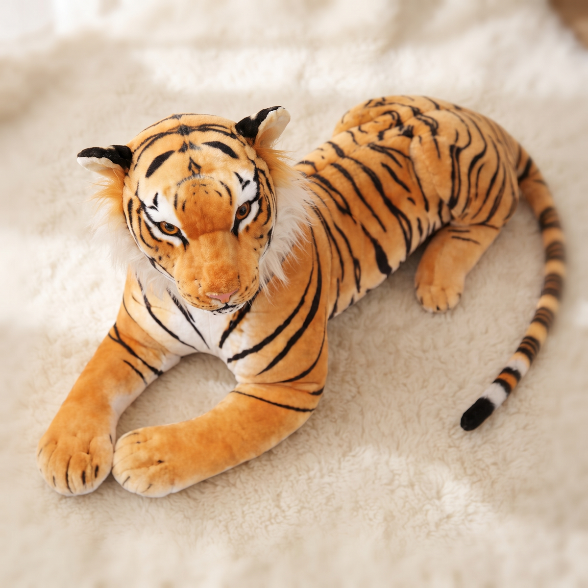 Gosedjur jättestor tiger realistisk liggande