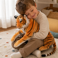 Gosedjur jättestor tiger realistisk liggande